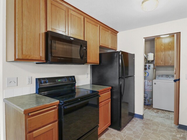 143 E Morris Ct, Kuna, ID 83634 - kitchen featuring black appliances, washer / clothes dryer, water heater, and dark countertops
