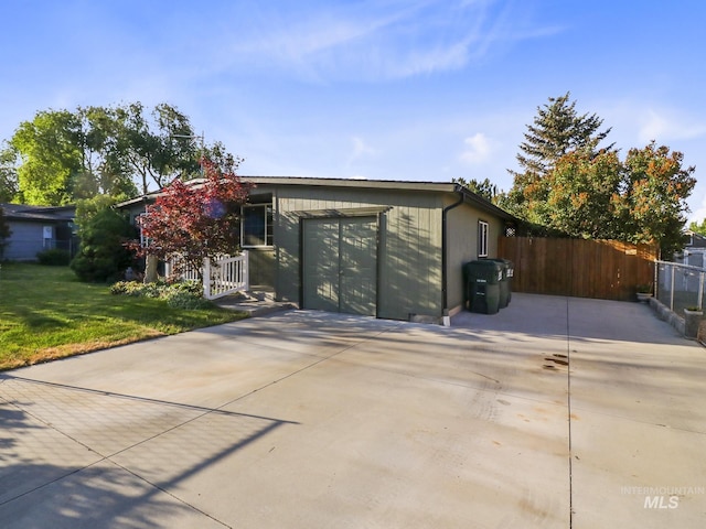 143 E Morris Ct, Kuna, ID 83634 - garage with driveway