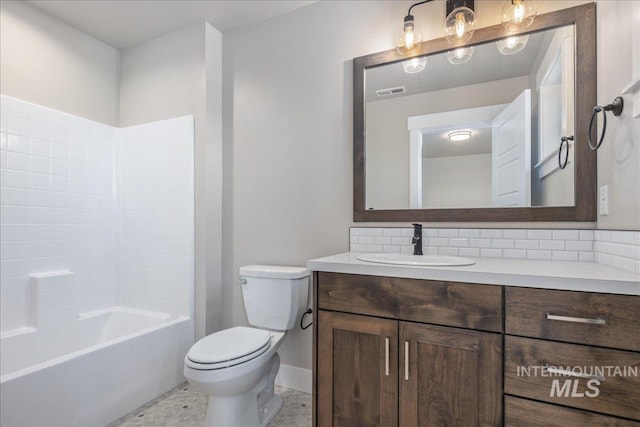1864 N Highbury Way, Eagle, ID 83616 - full bath with vanity, backsplash, and bathtub / shower combination