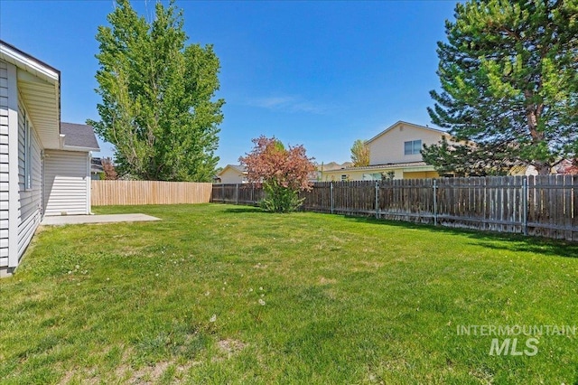 view of yard featuring a fenced backyard