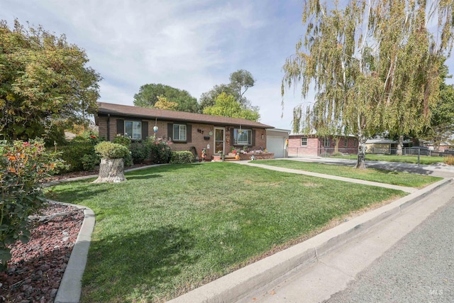 single story home featuring a front lawn