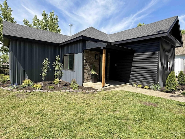 304 N C St, Grangeville, ID 83530 - view of front facade with a front lawn, roof with shingles, and a patio area
