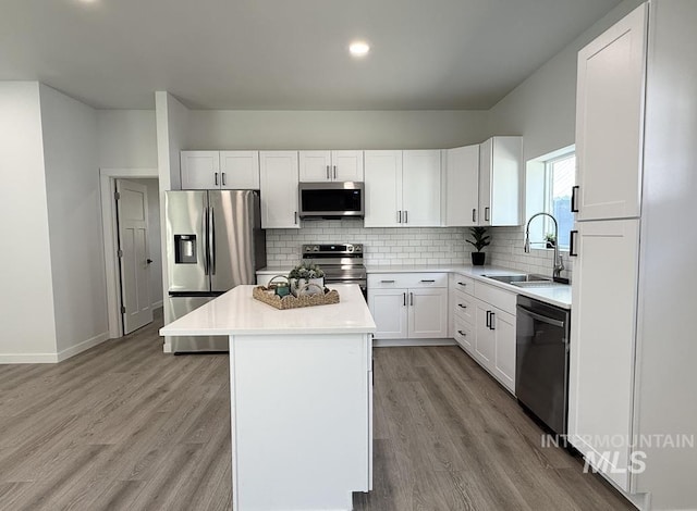 304 N C St, Grangeville, ID 83530 - kitchen featuring a sink, stainless steel appliances, a kitchen island, light wood-type flooring, and recessed lighting