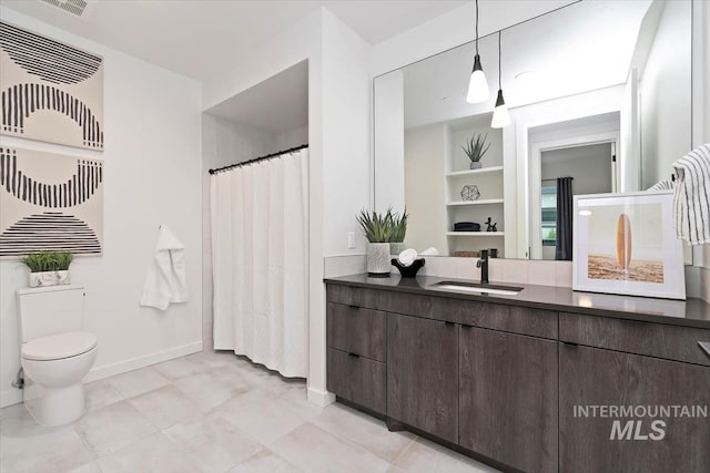 bathroom featuring vanity, baseboards, toilet, and a shower with curtain