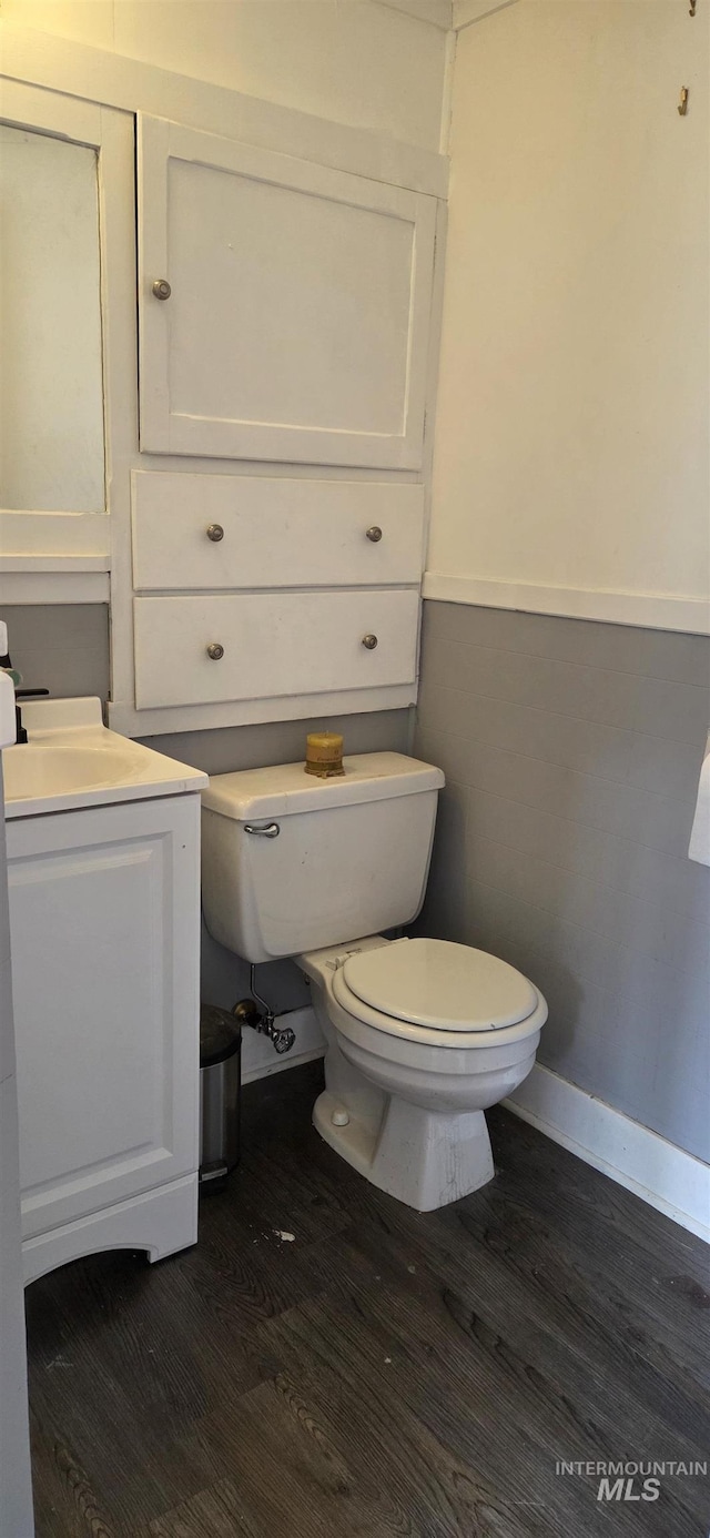 1118 10th St, Lewiston, ID 83501 - half bath with wood finished floors and vanity