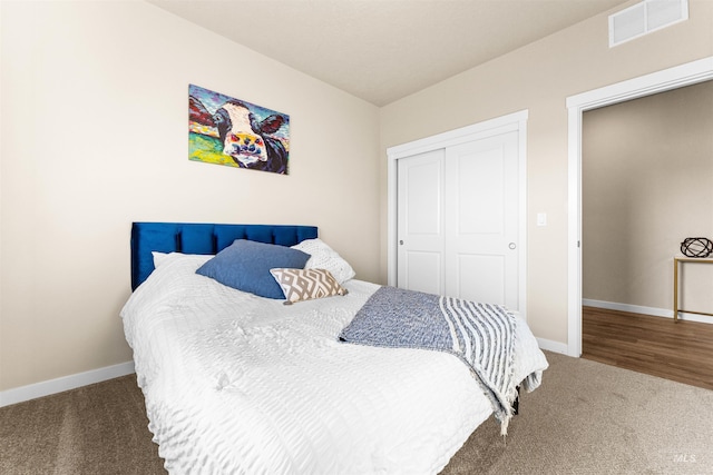 bedroom featuring carpet