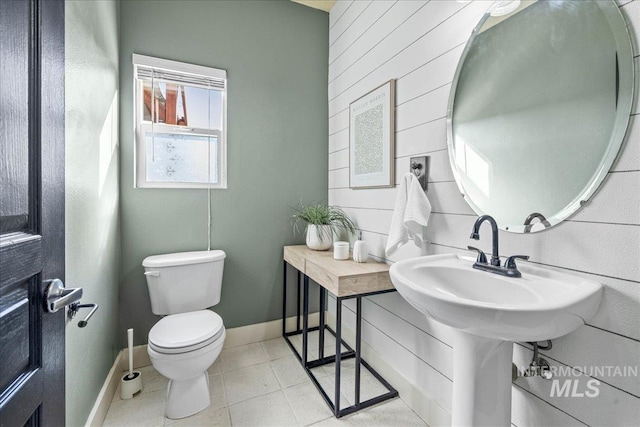 568 S Wooddale Pl, Eagle, ID 83616 - half bath with baseboards, tile patterned flooring, and toilet