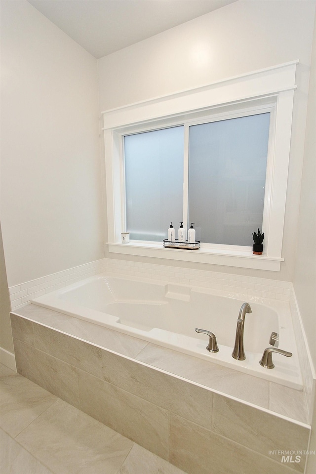 520 S Prospector Ln, Eagle, ID 83616 - bathroom featuring a bath