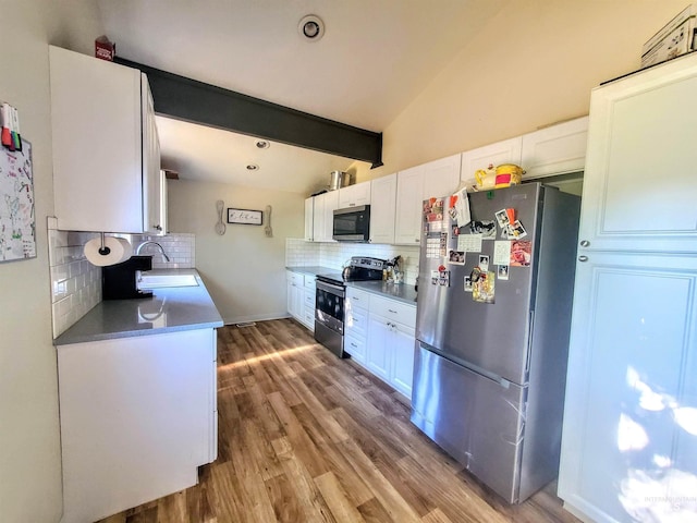 2315 NW 14th St, Meridian, ID 83646 - kitchen with stainless steel appliances, a sink, decorative backsplash, white cabinetry, and wood finished floors