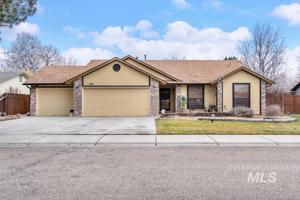 single story home with a garage