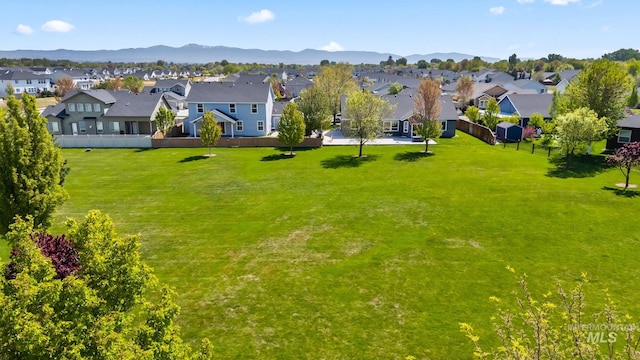 view of yard featuring a mountain view and a residential view