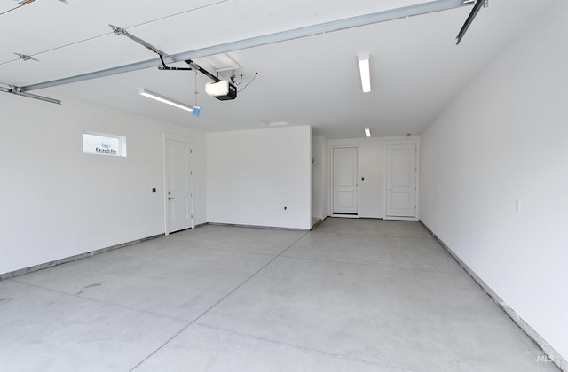 4658 S Hennessy Ave, Meridian, ID 83642 - garage with a garage door opener