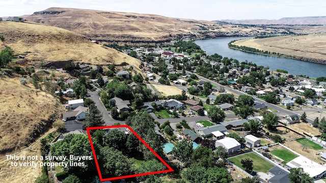 409 Garfield St, Asotin, WA 99402 - aerial overview of property's location featuring a water and mountain view, property parcel outlined, and nearby suburban area