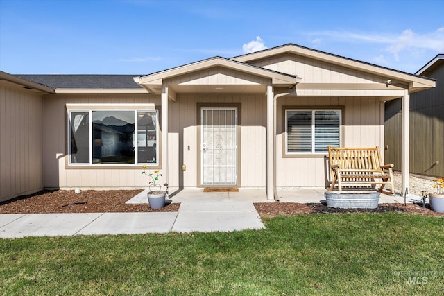 view of front of home with a front yard