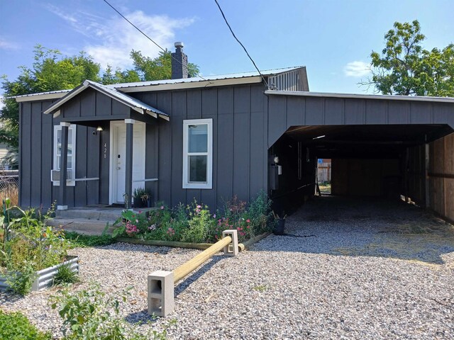 view of front of property featuring a carport