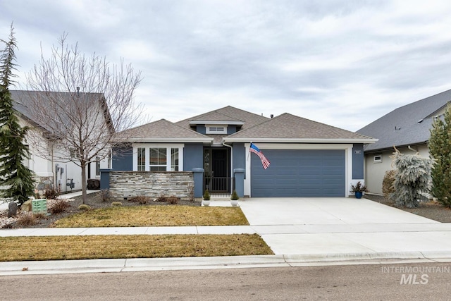 view of front of property featuring a garage, roof with shingles, driveway, and stucco siding