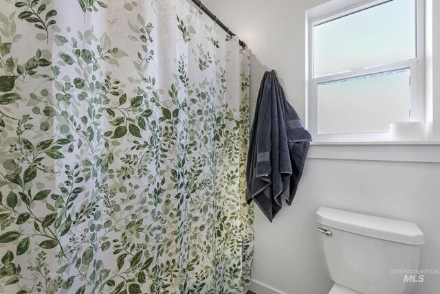 247 Washington St, Gooding, ID 83330 - full bathroom with toilet and baseboards