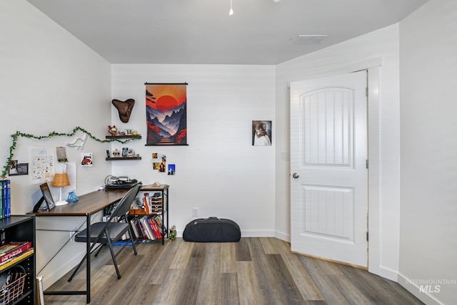 247 Washington St, Gooding, ID 83330 - office space with wood finished floors and baseboards