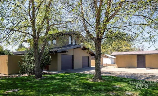 101 Minot St, Middleton, ID 83644 - view of front of house featuring stucco siding, driveway, a front yard, and an attached garage