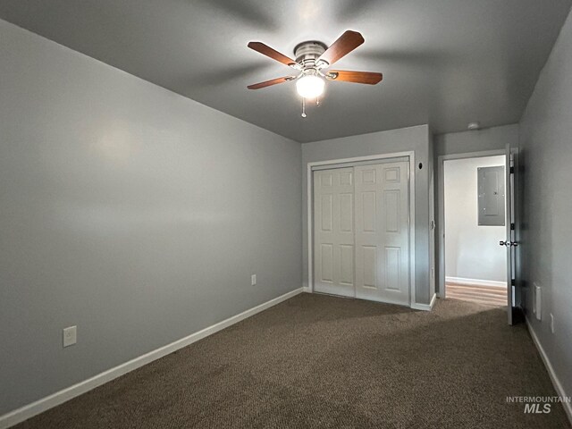 unfurnished bedroom featuring carpet flooring, ceiling fan, and a closet