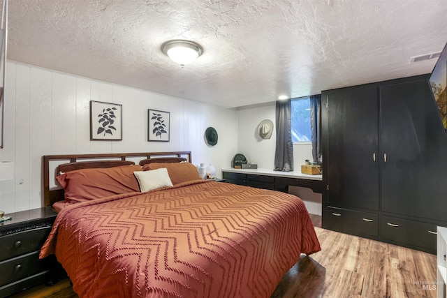 168 W Heyburn Ave, Twin Falls, ID 83301 - bedroom featuring light wood-style floors and a textured ceiling