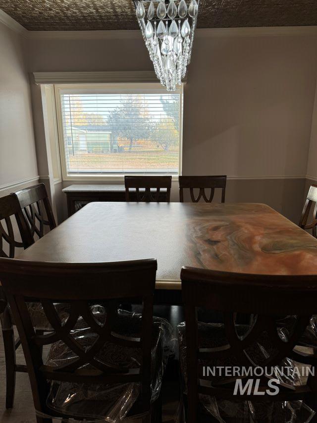 dining space featuring a chandelier and a textured ceiling