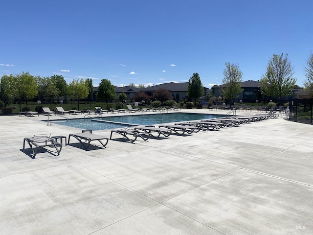 4084 E Blueberry St, Meridian, ID 83642 - community pool with fence and a patio area