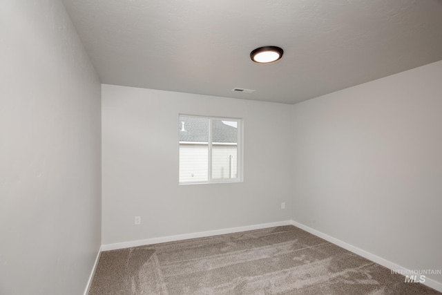 unfurnished room featuring carpet floors