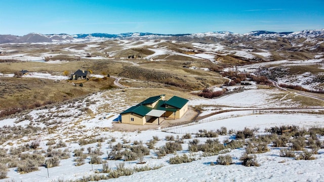 snowy aerial view featuring a mountain view