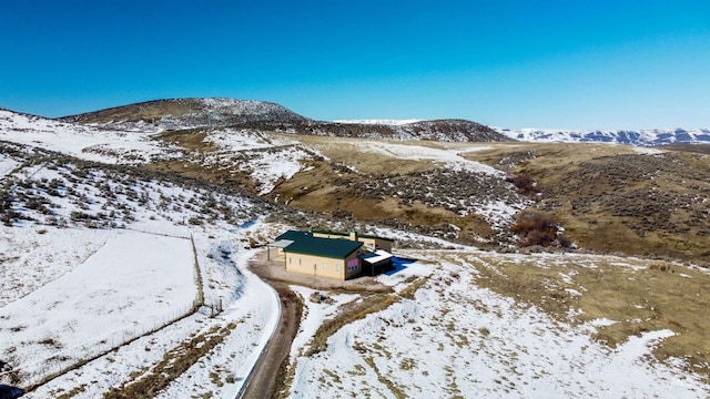 snowy aerial view featuring a mountain view