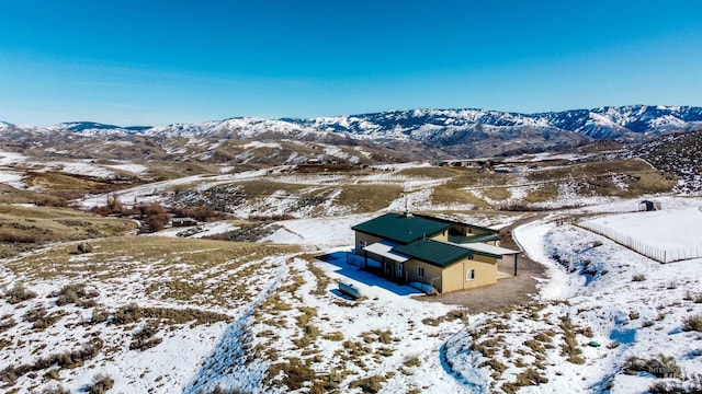 snowy aerial view featuring a mountain view