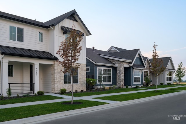 modern inspired farmhouse featuring a front yard