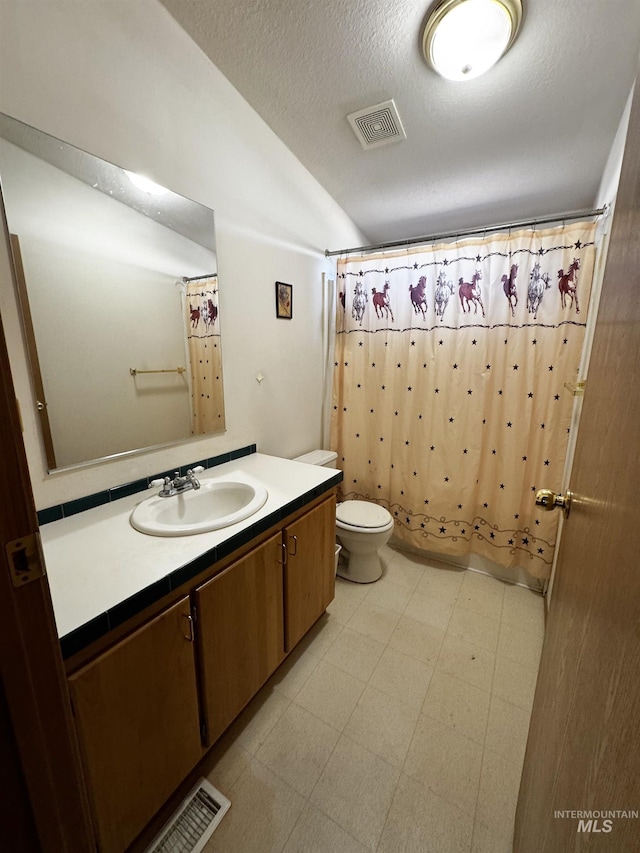 664 Lawrence Ln, Weiser, ID 83672 - full bathroom featuring toilet, vanity, tile patterned floors, a shower with curtain, and a textured ceiling