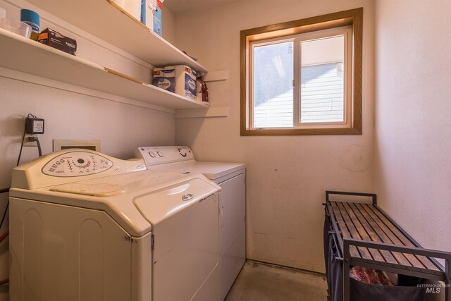 laundry room with laundry area and washing machine and clothes dryer