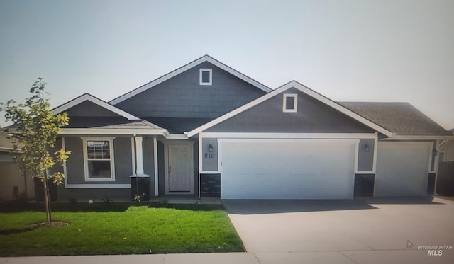 craftsman house featuring a front yard and a garage