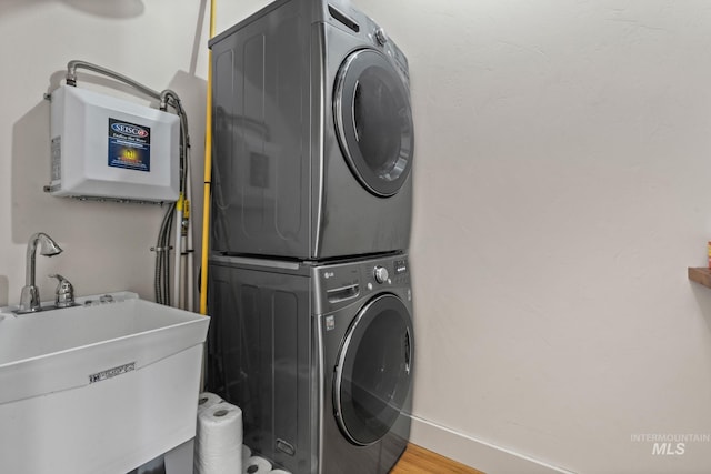 269 N 100 E, Fairfield, ID 83327 - laundry room featuring stacked washer / dryer, baseboards, and light wood-type flooring