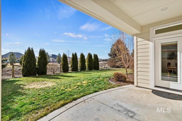 view of yard featuring a patio area