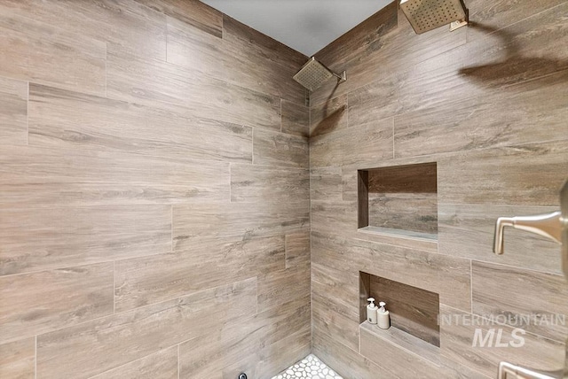 3061 S Fox Run Ave, Eagle, ID 83616 - bathroom with tiled shower
