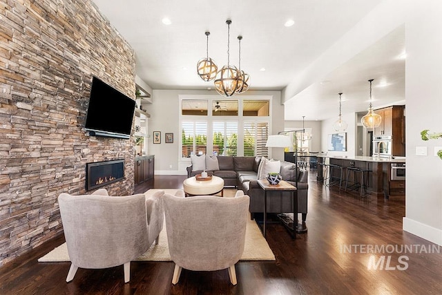 3061 S Fox Run Ave, Eagle, ID 83616 - living room featuring dark wood-style flooring, a chandelier, baseboards, and recessed lighting