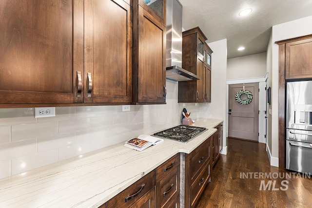 3061 S Fox Run Ave, Eagle, ID 83616 - kitchen with dark wood-style floors, stainless steel appliances, decorative backsplash, baseboards, and recessed lighting