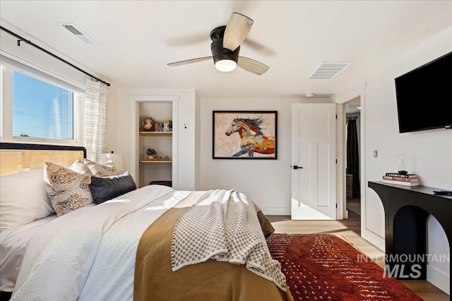 bedroom with ceiling fan