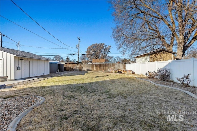 view of yard with a storage unit