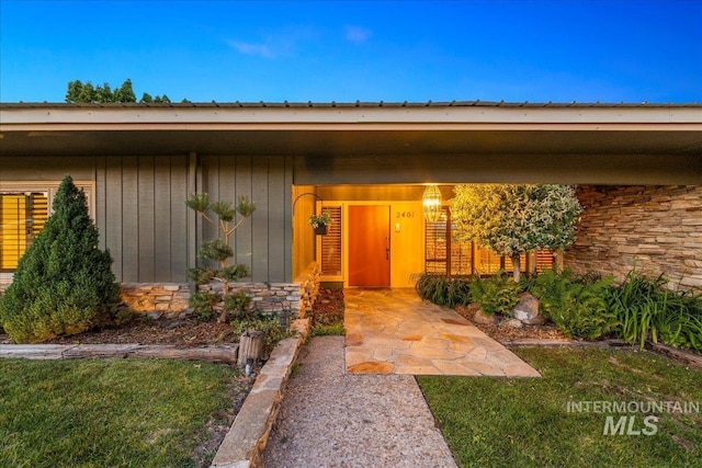 2401 Terrace Dr, Caldwell, ID 83605 - entrance to property featuring a metal roof