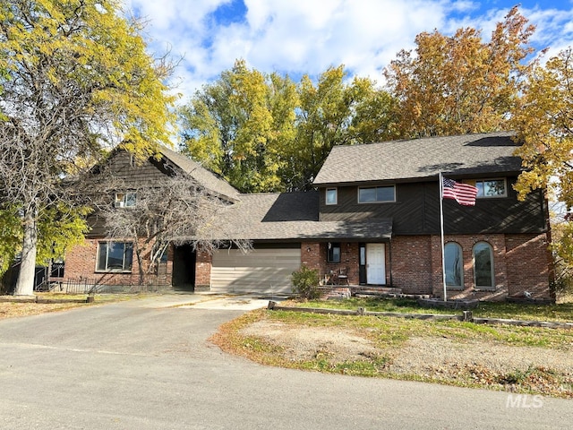 view of front facade featuring a garage