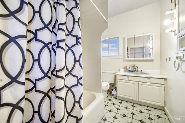 full bathroom featuring tile patterned floors, shower / bath combo, vanity, and toilet