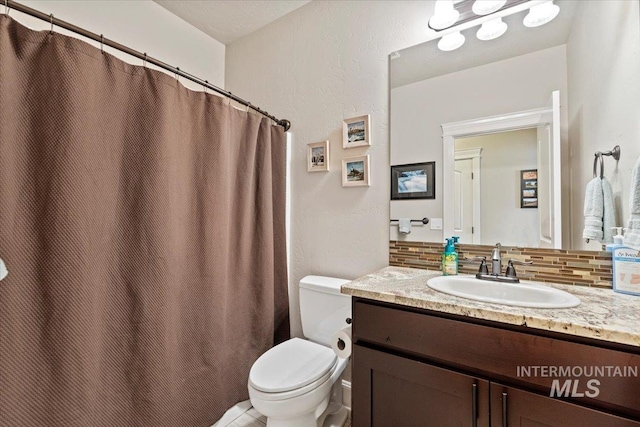 2706 E Rochester Ct, Meridian, ID 83646 - full bathroom with tasteful backsplash, toilet, vanity, and curtained shower