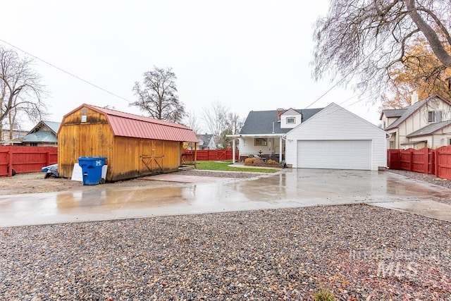 view of yard featuring an outbuilding and a garage