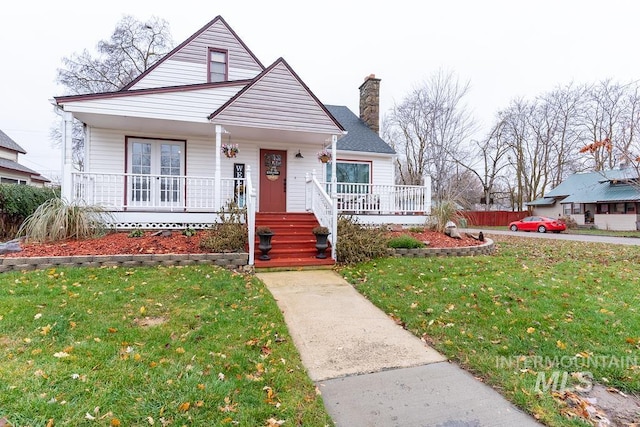 view of front facade featuring covered porch and a front yard