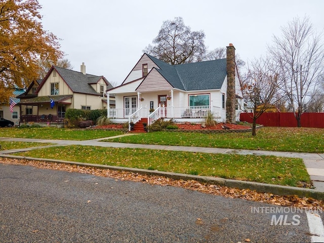 view of front of home featuring a porch and a front yard