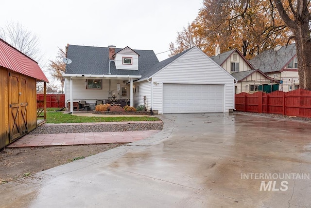 view of front facade featuring a garage